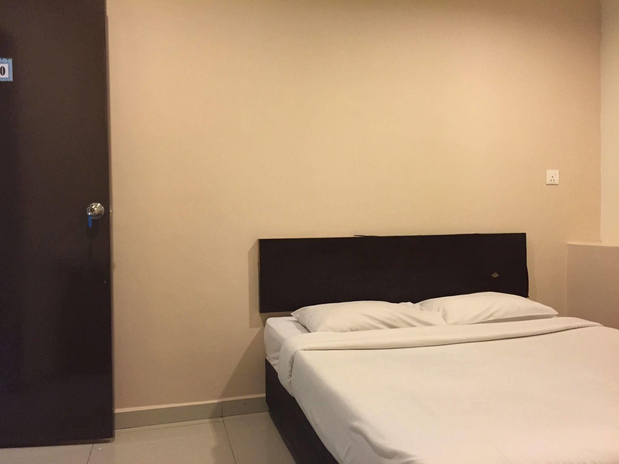 Oyo 90235 Hotel Inap Sri Gombak بانيا إليجا المظهر الخارجي الصورة